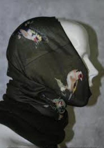 muñeco con la braga puesta