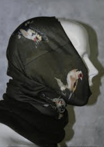 muñeco con la braga puesta